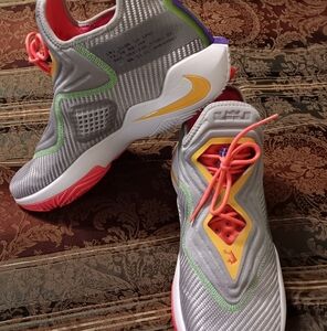 Nike Men's Gray and Yellow Athletic Shoes